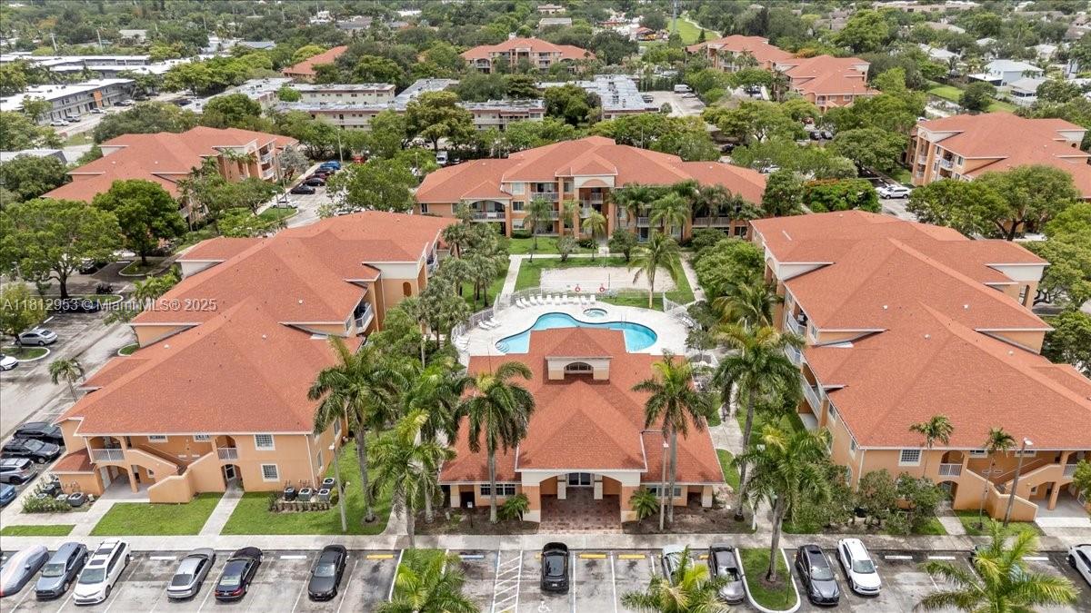 COURTYARDS AT DAVIE CONDO - Residential
