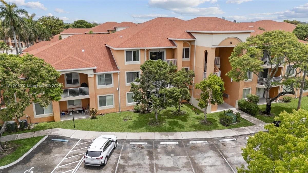 COURTYARDS AT DAVIE CONDO - Residential