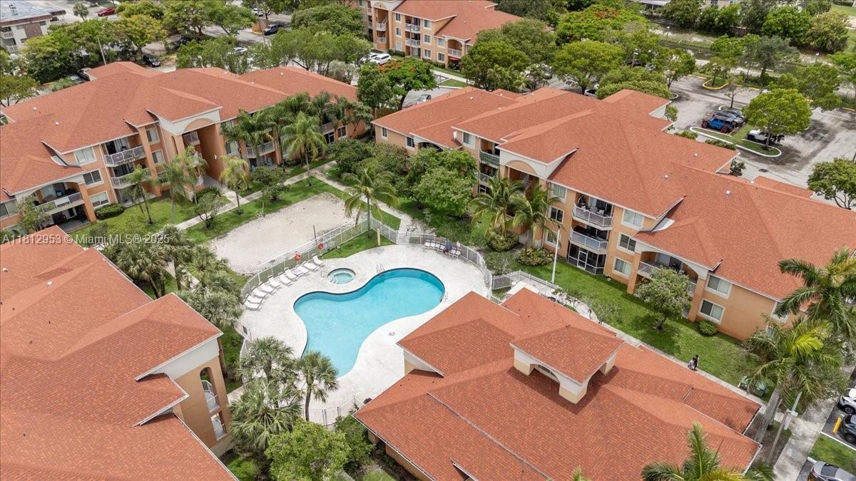 COURTYARDS AT DAVIE CONDO - Residential