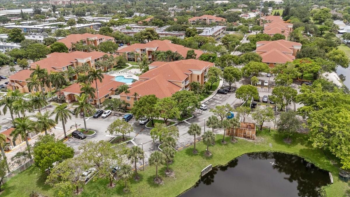 COURTYARDS AT DAVIE CONDO - Residential