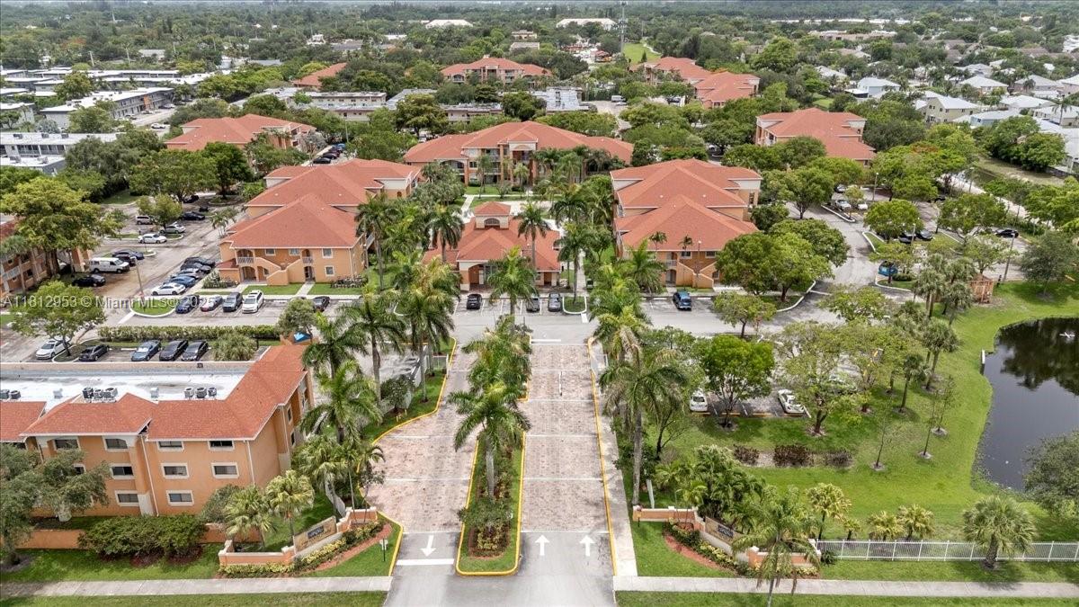 COURTYARDS AT DAVIE CONDO - Residential