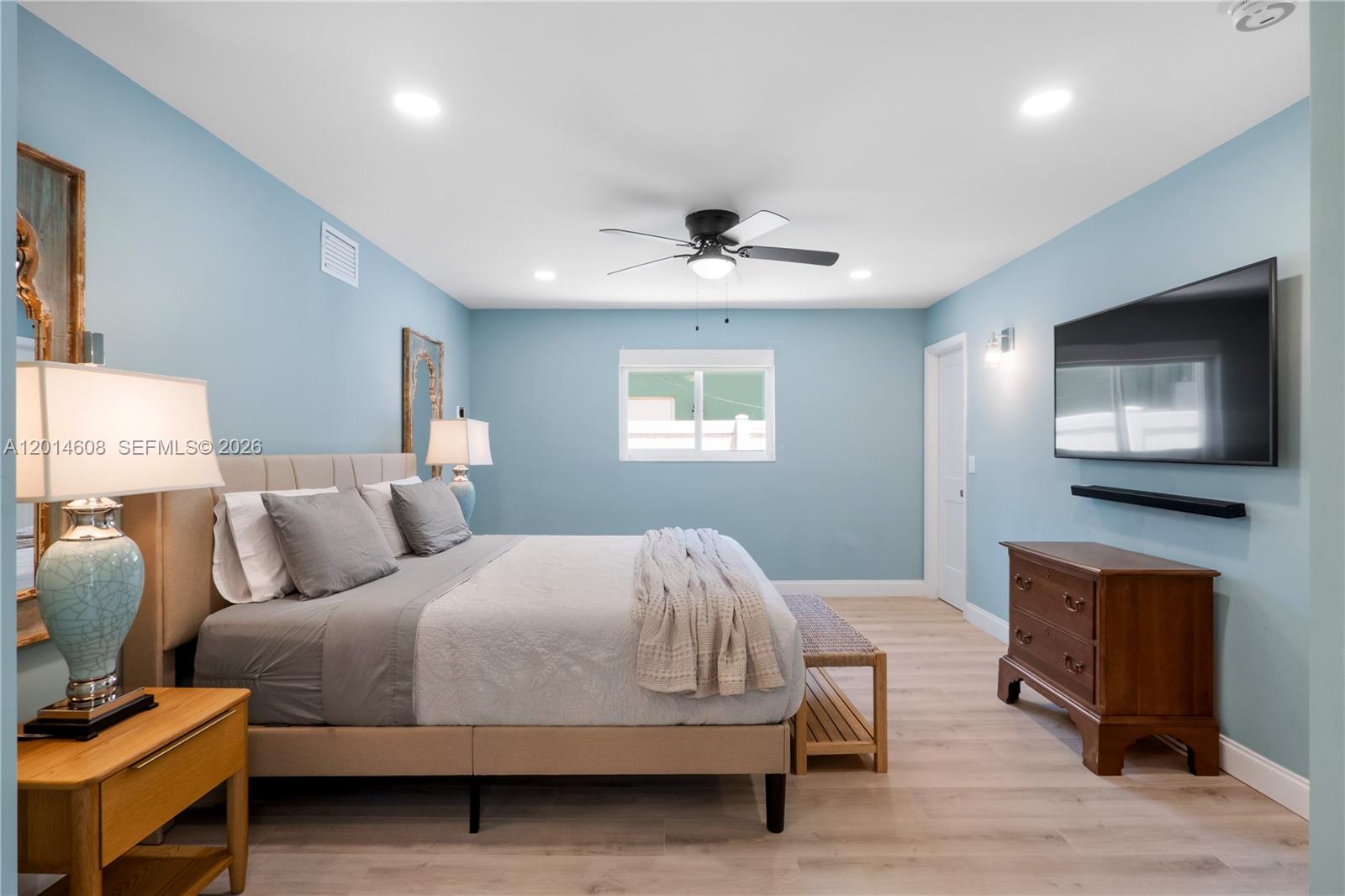 HOLLYWOOD LAKES SECTION - Residential Lease