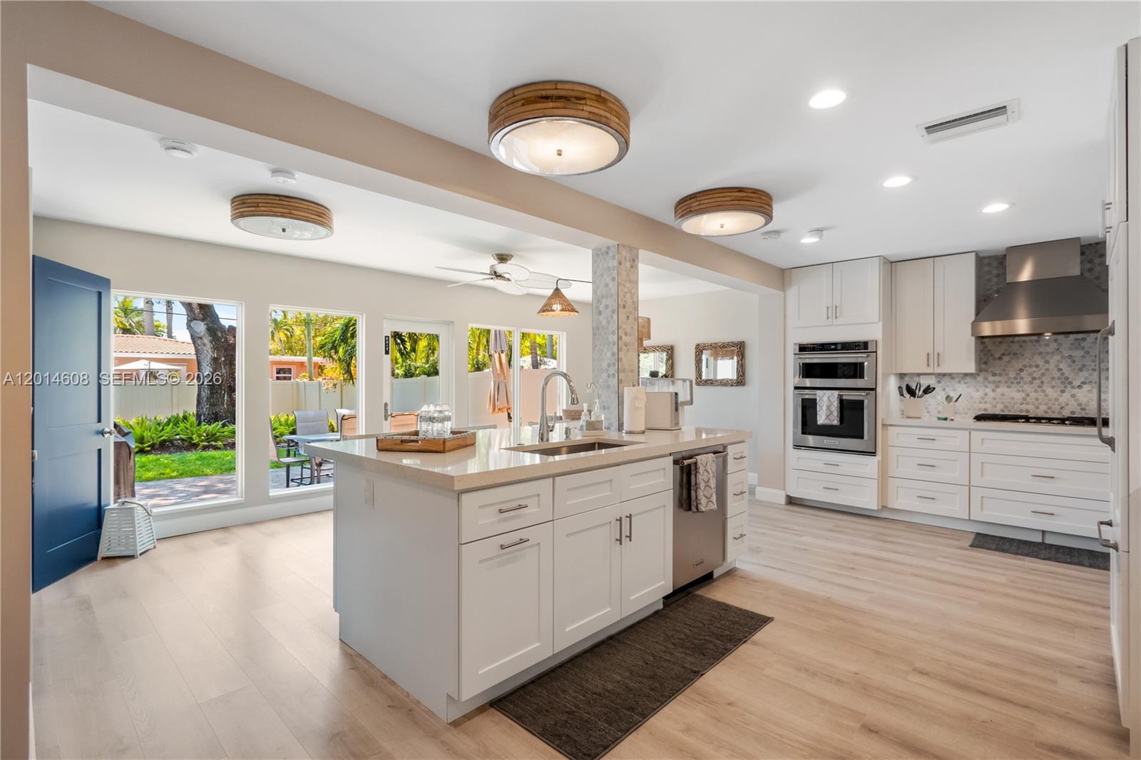 HOLLYWOOD LAKES SECTION - Residential Lease