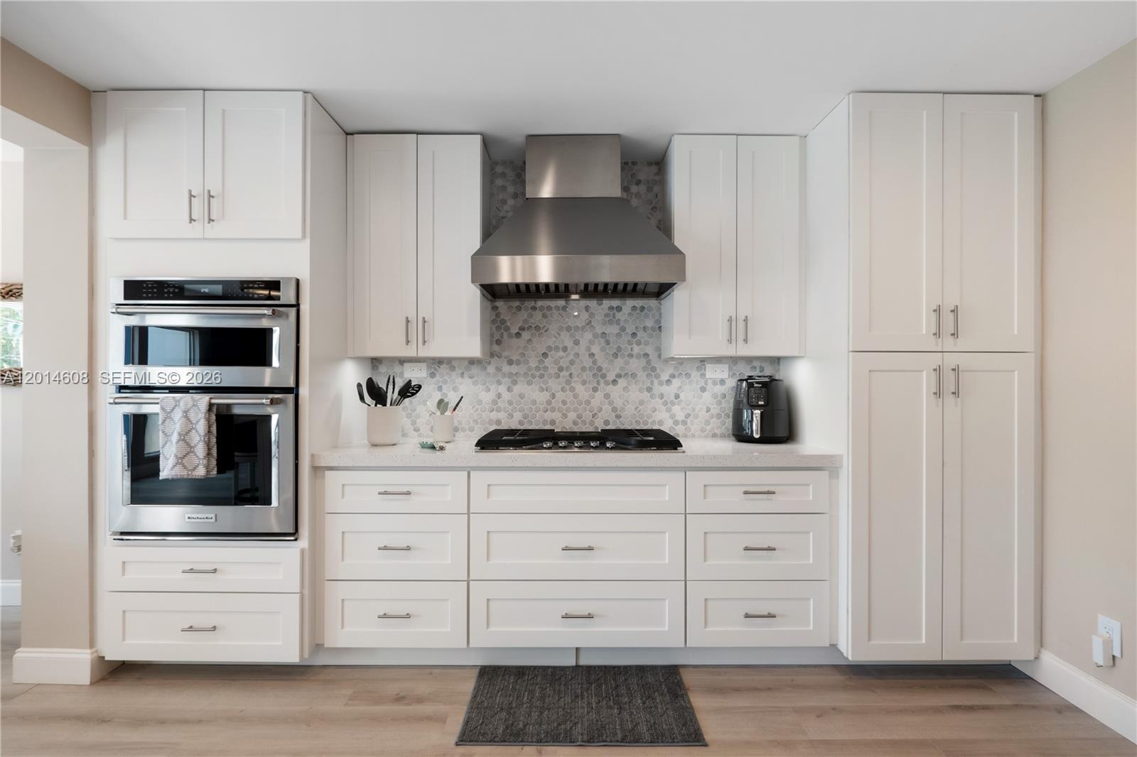 HOLLYWOOD LAKES SECTION - Residential Lease