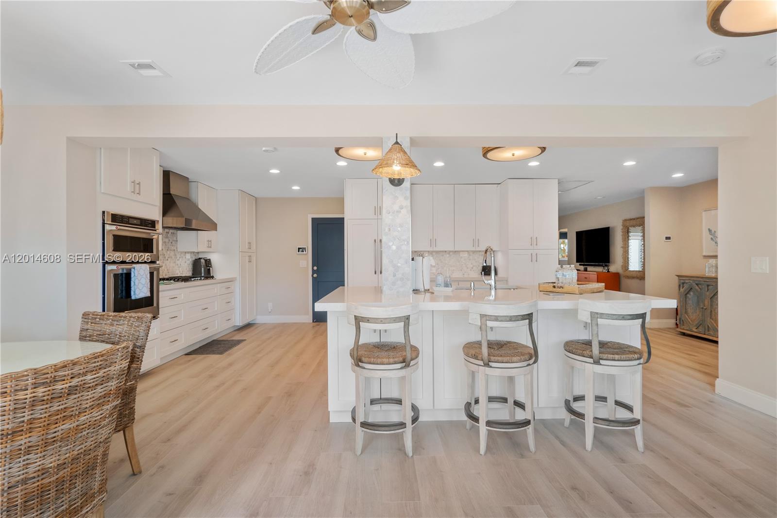 HOLLYWOOD LAKES SECTION - Residential Lease