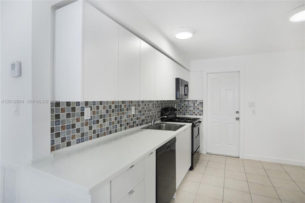 Photo of 1522 SW 30th St #1, Fort Lauderdale, FL 33315 (MLS # A12014094)