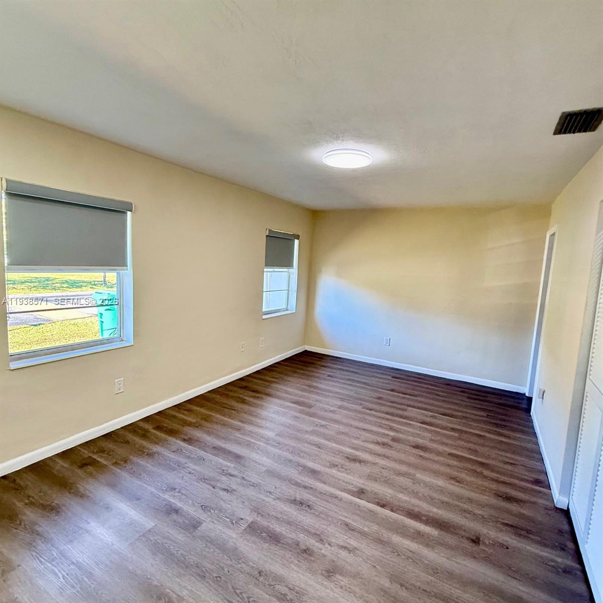 DEVON-AIRE VILLAS SEC 3 - Residential Lease