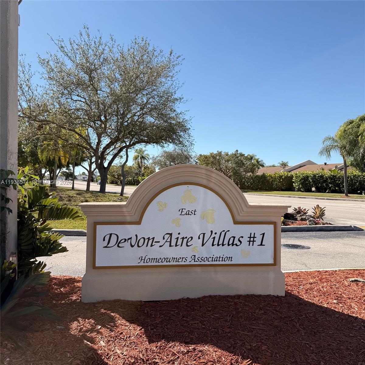 DEVON-AIRE VILLAS SEC 3 - Residential Lease