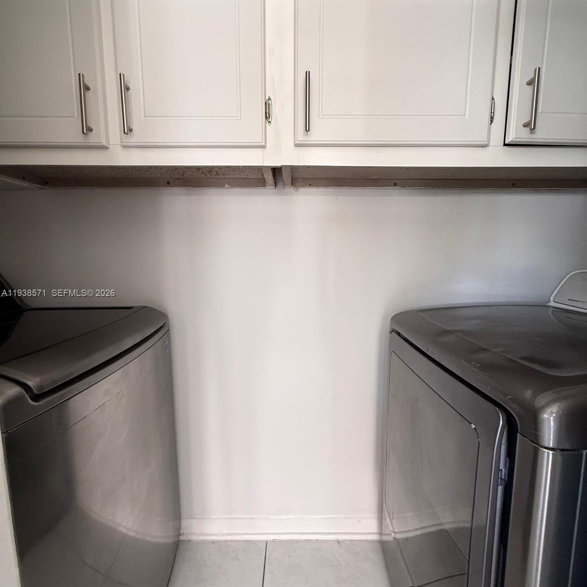 DEVON-AIRE VILLAS SEC 3 - Residential Lease