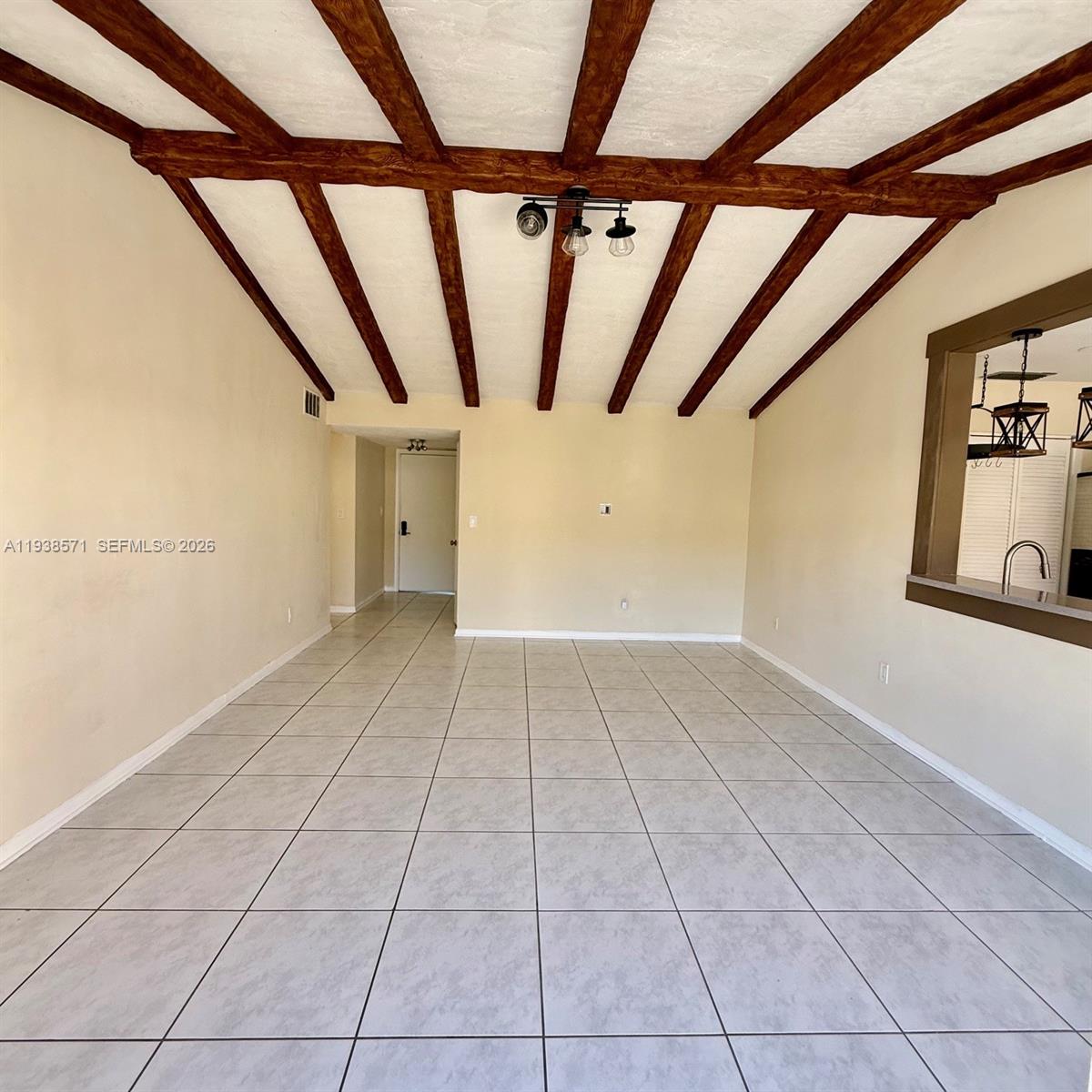 DEVON-AIRE VILLAS SEC 3 - Residential Lease