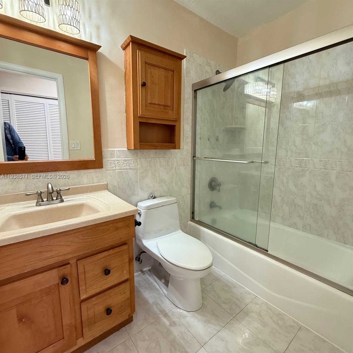 DEVON-AIRE VILLAS SEC 3 - Residential Lease