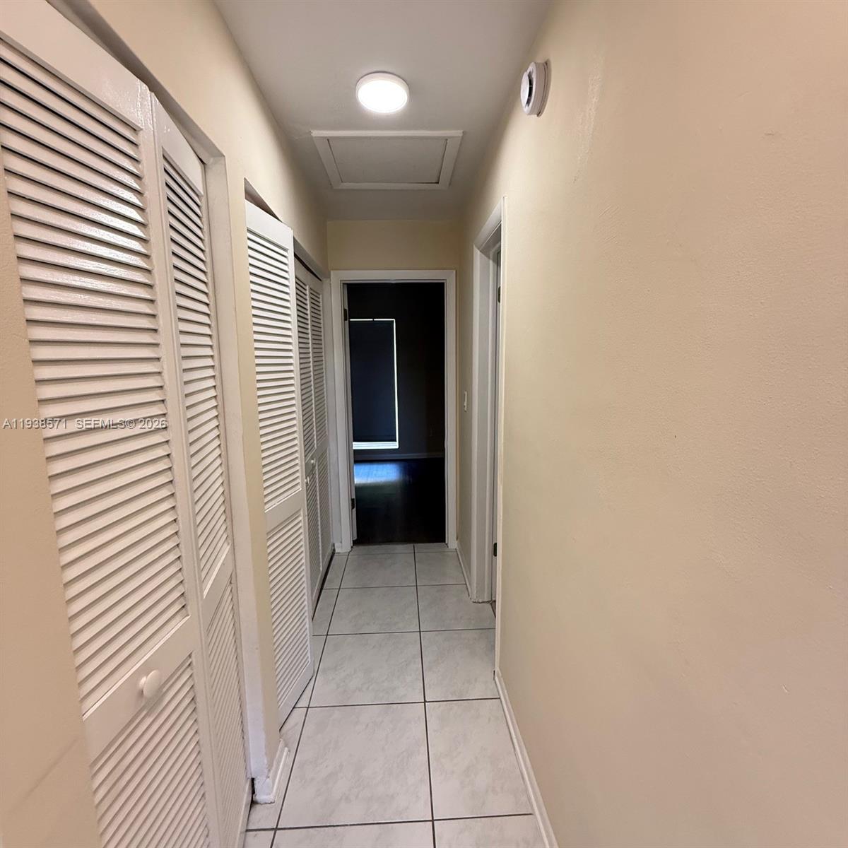 DEVON-AIRE VILLAS SEC 3 - Residential Lease