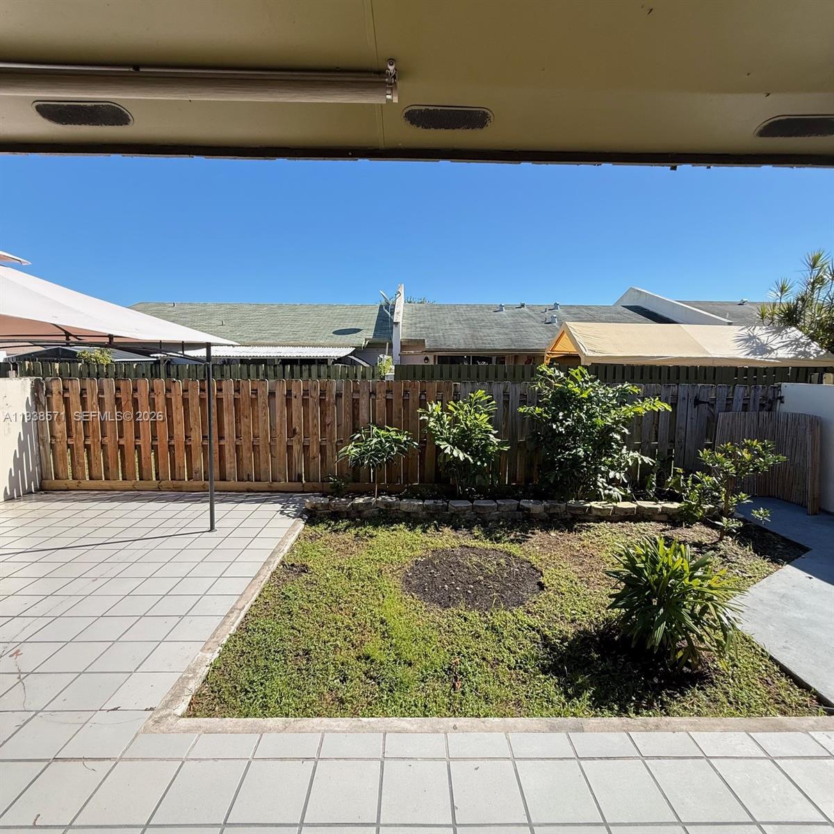 DEVON-AIRE VILLAS SEC 3 - Residential Lease