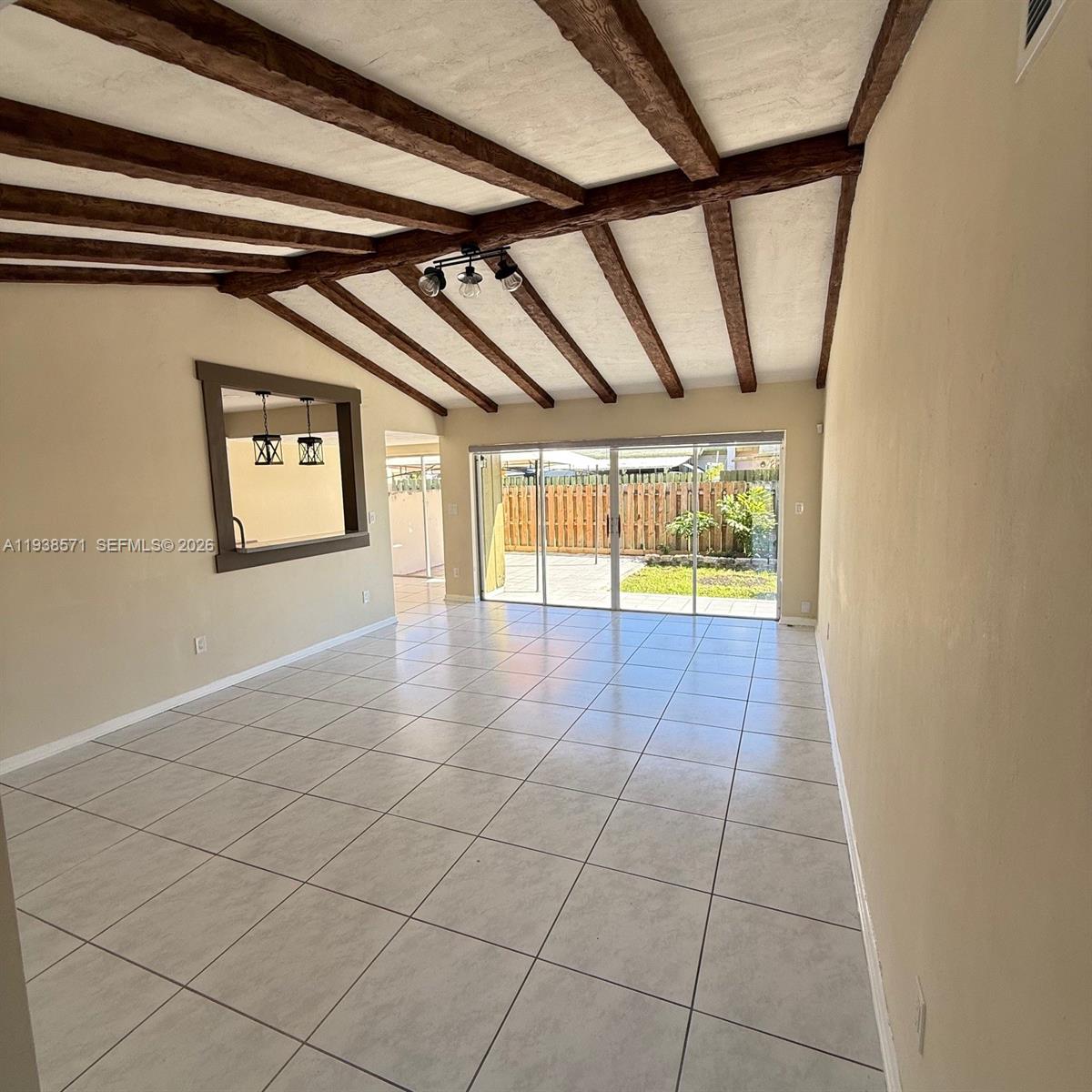 DEVON-AIRE VILLAS SEC 3 - Residential Lease