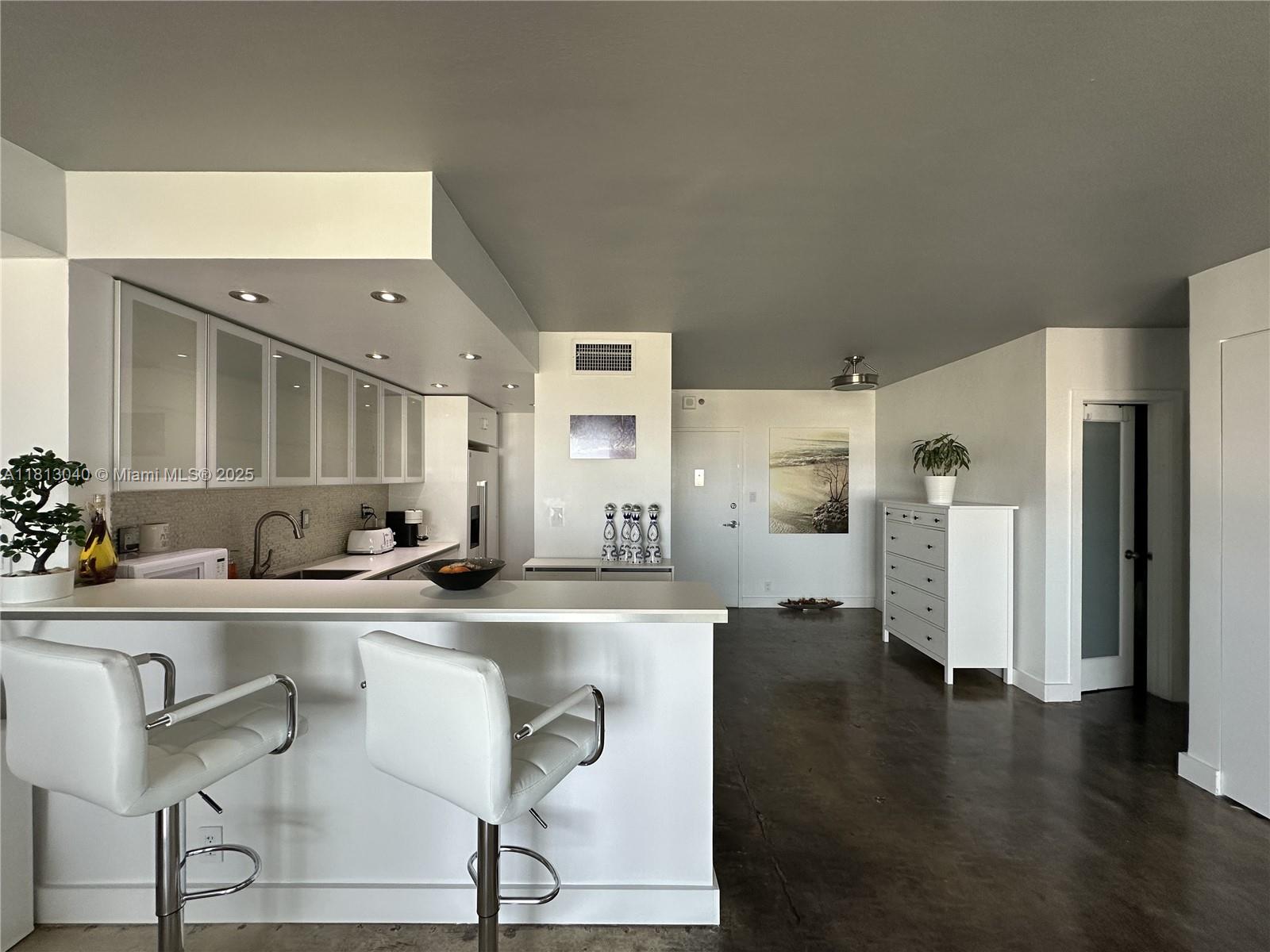 MIRADOR 1000 CONDO - Residential