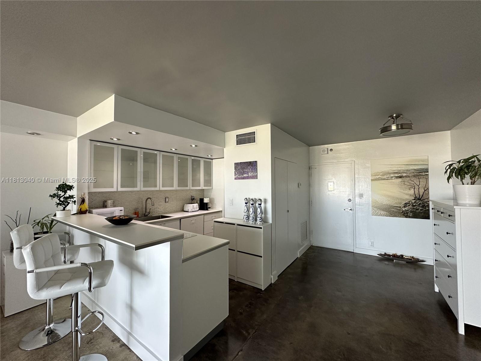1000 West Ave 932
