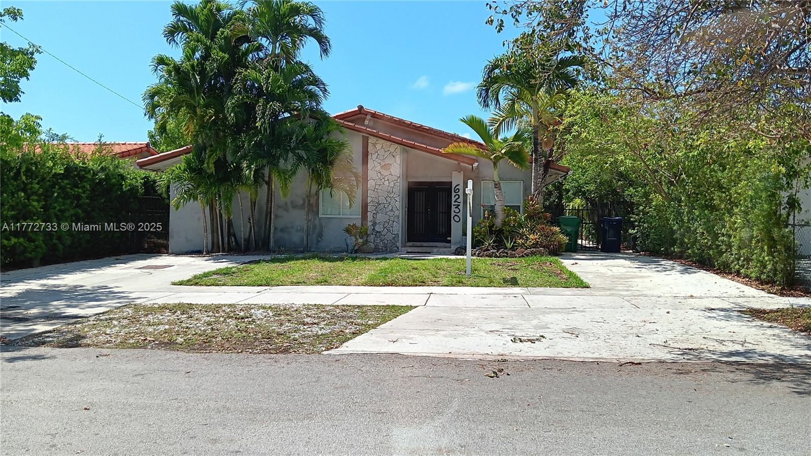 6230 Sw 38th St, Miami, Broward County, Florida - 4 Bedrooms  
3 Bathrooms - 