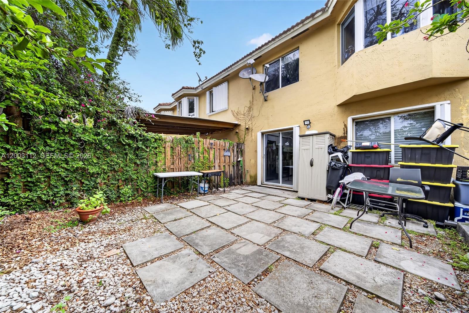 VISTA ALEGRE TOWNHOMES VI - Residential