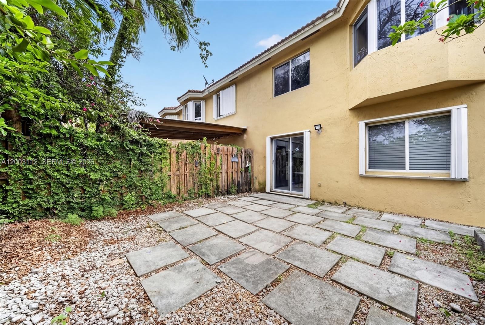 VISTA ALEGRE TOWNHOMES VI - Residential