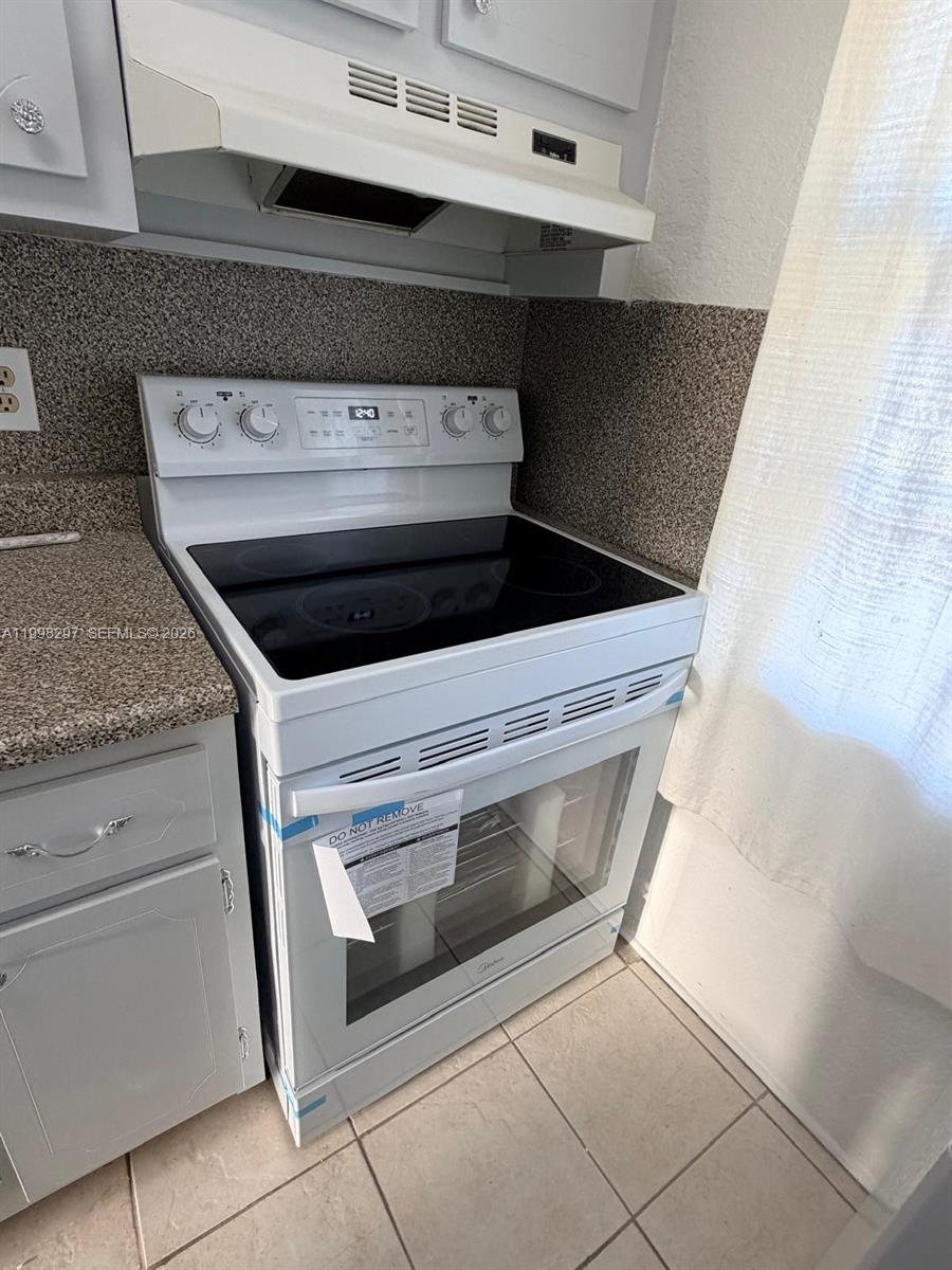 CYPRESS GARDENS CONDOMINI - Residential Lease