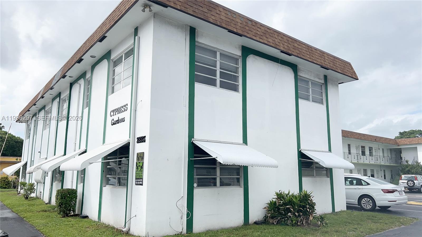 CYPRESS GARDENS CONDOMINI - Residential Lease