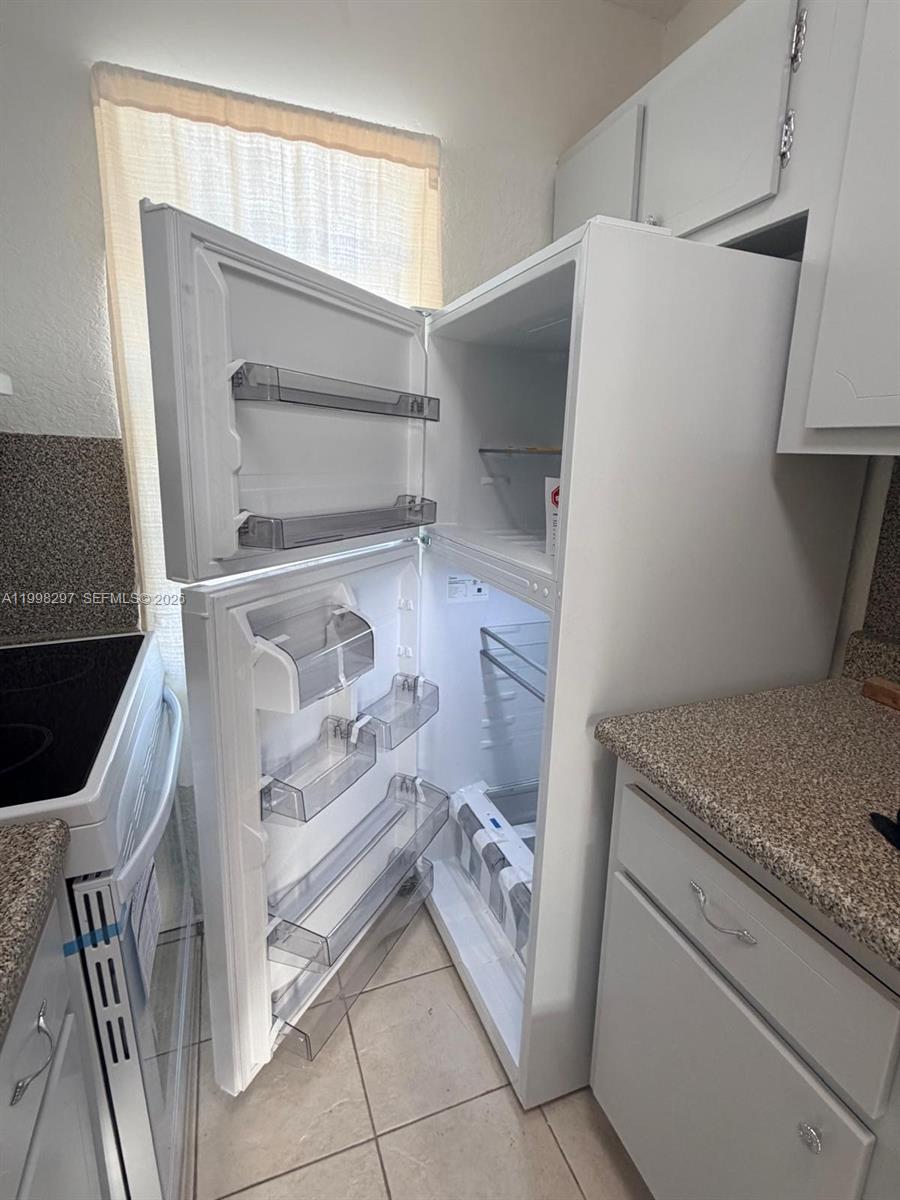 CYPRESS GARDENS CONDOMINI - Residential Lease