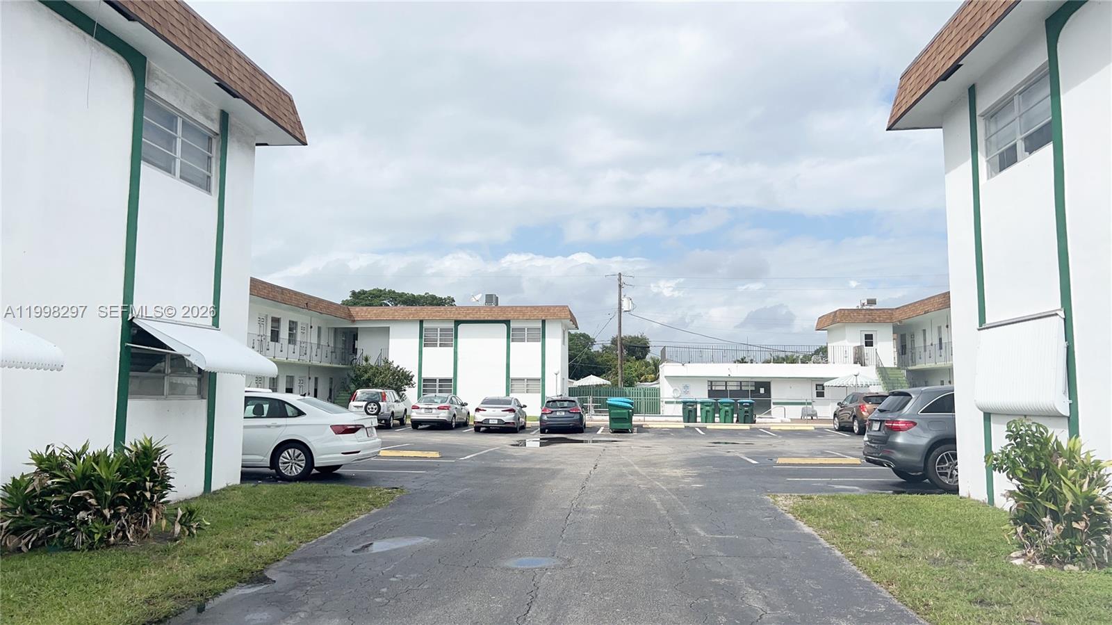 CYPRESS GARDENS CONDOMINI - Residential Lease