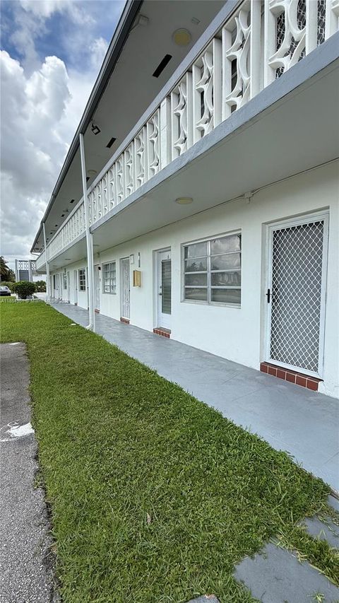 Photo of 11 NE 204th St #6D, Miami Gardens, FL 33179 (MLS # A11854901) Photo of 11 NE 204th St #6D, Miami Gardens, FL 33179 (MLS # A11854901)
