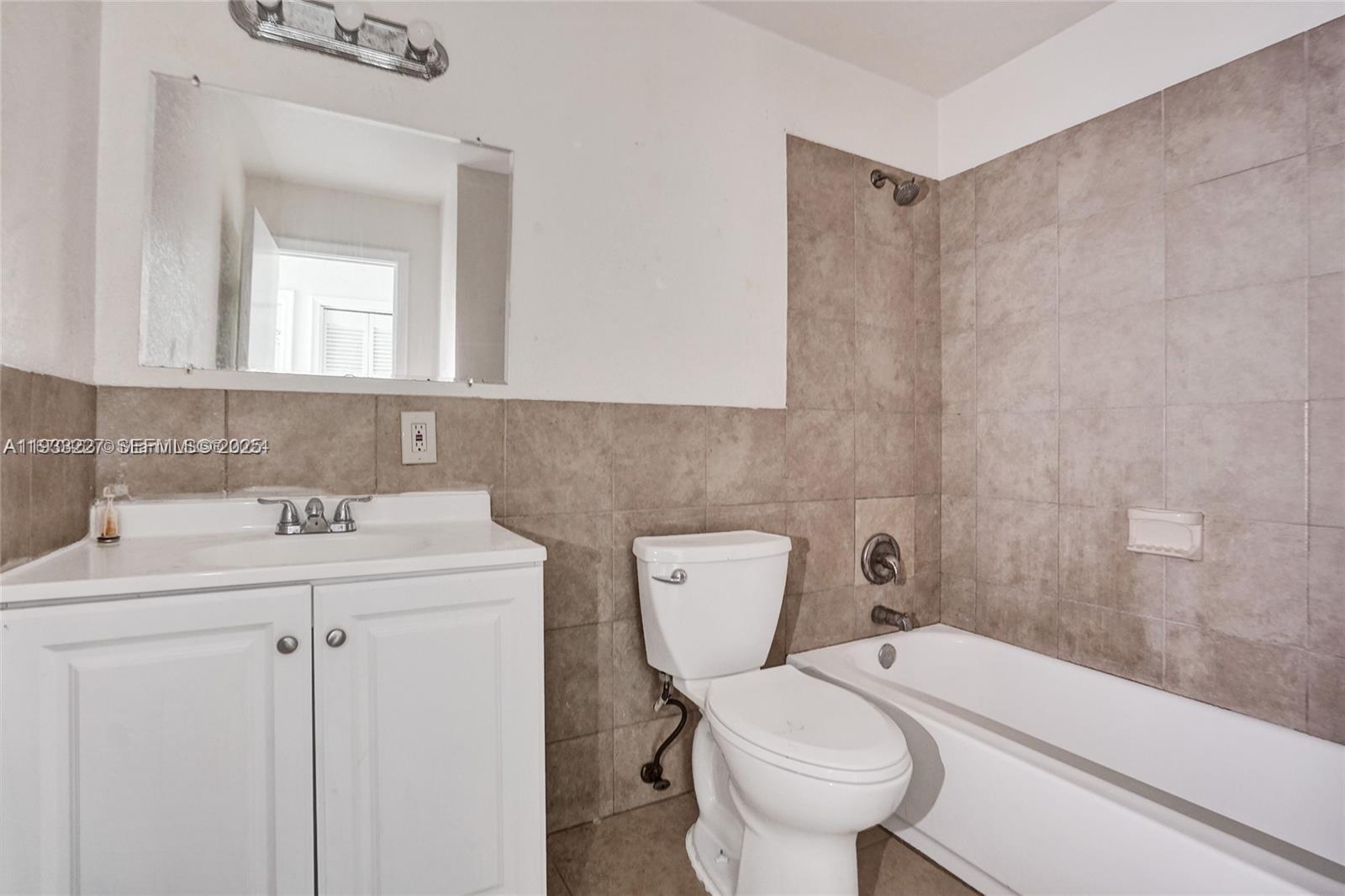 SUNSHINE VILLAS FIRST ADD - Residential Lease