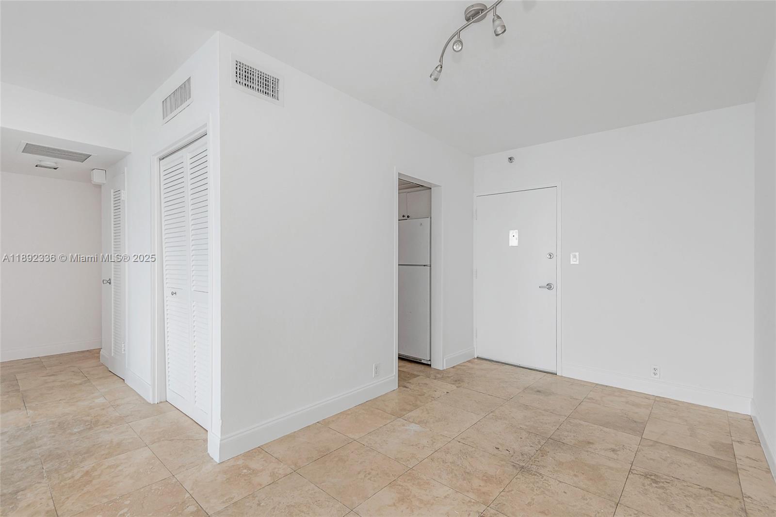 MIRADOR 1000 CONDO - Residential