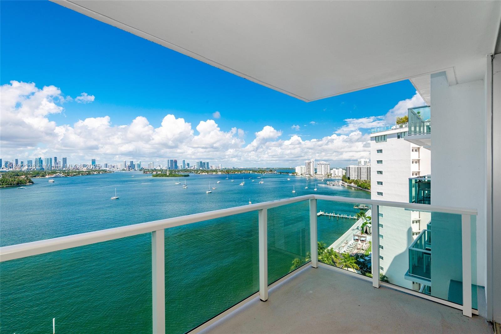 MIRADOR 1000 CONDO - Residential