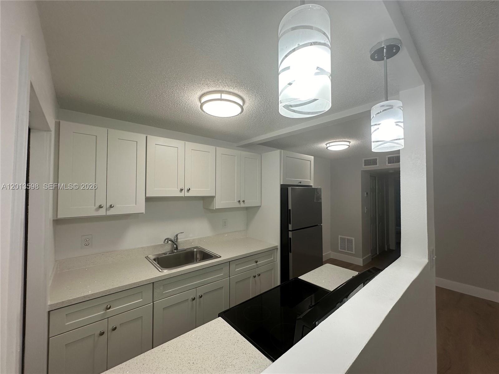 HOLLYWOOD PARK - Residential Lease
