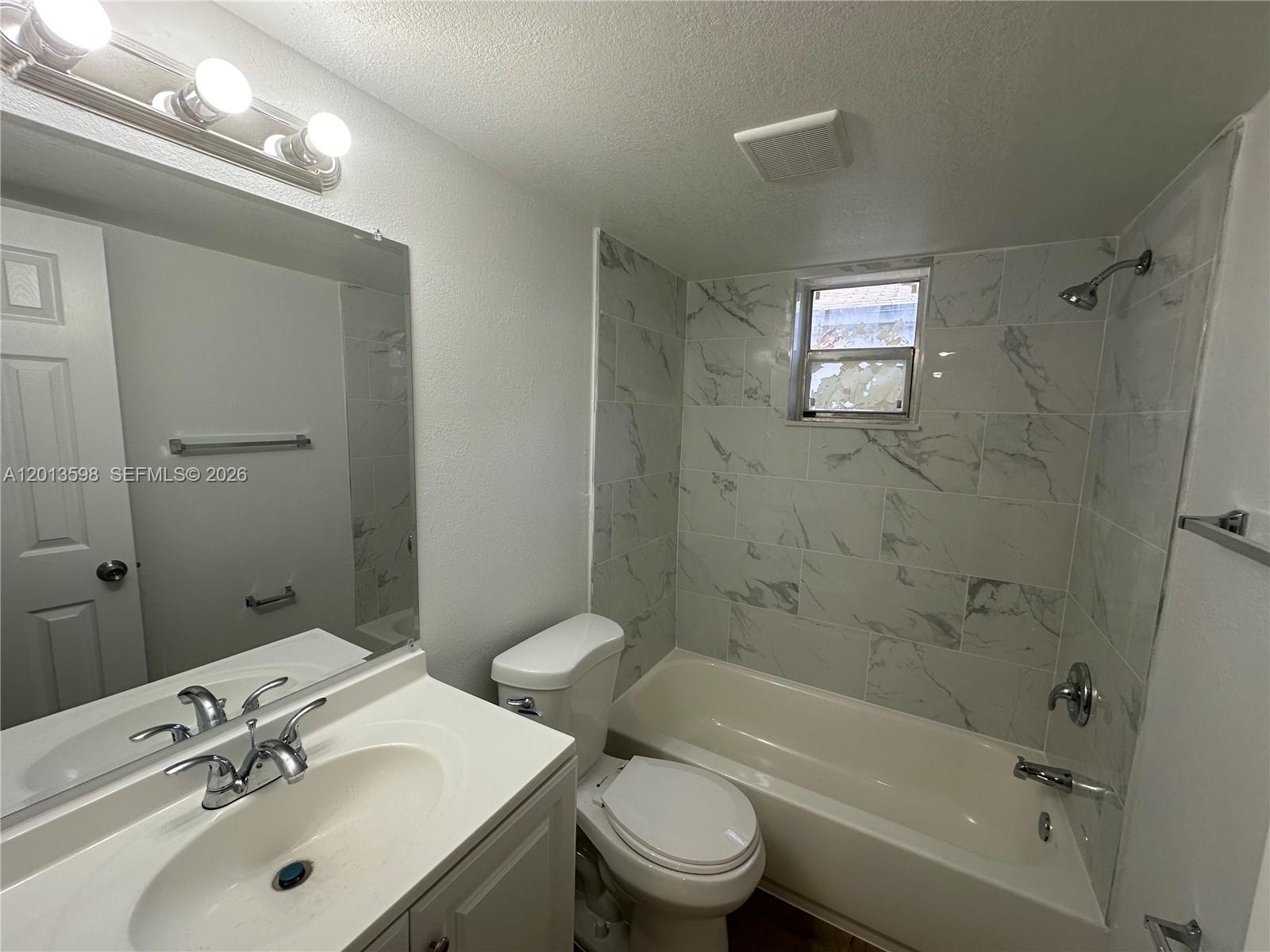 HOLLYWOOD PARK - Residential Lease