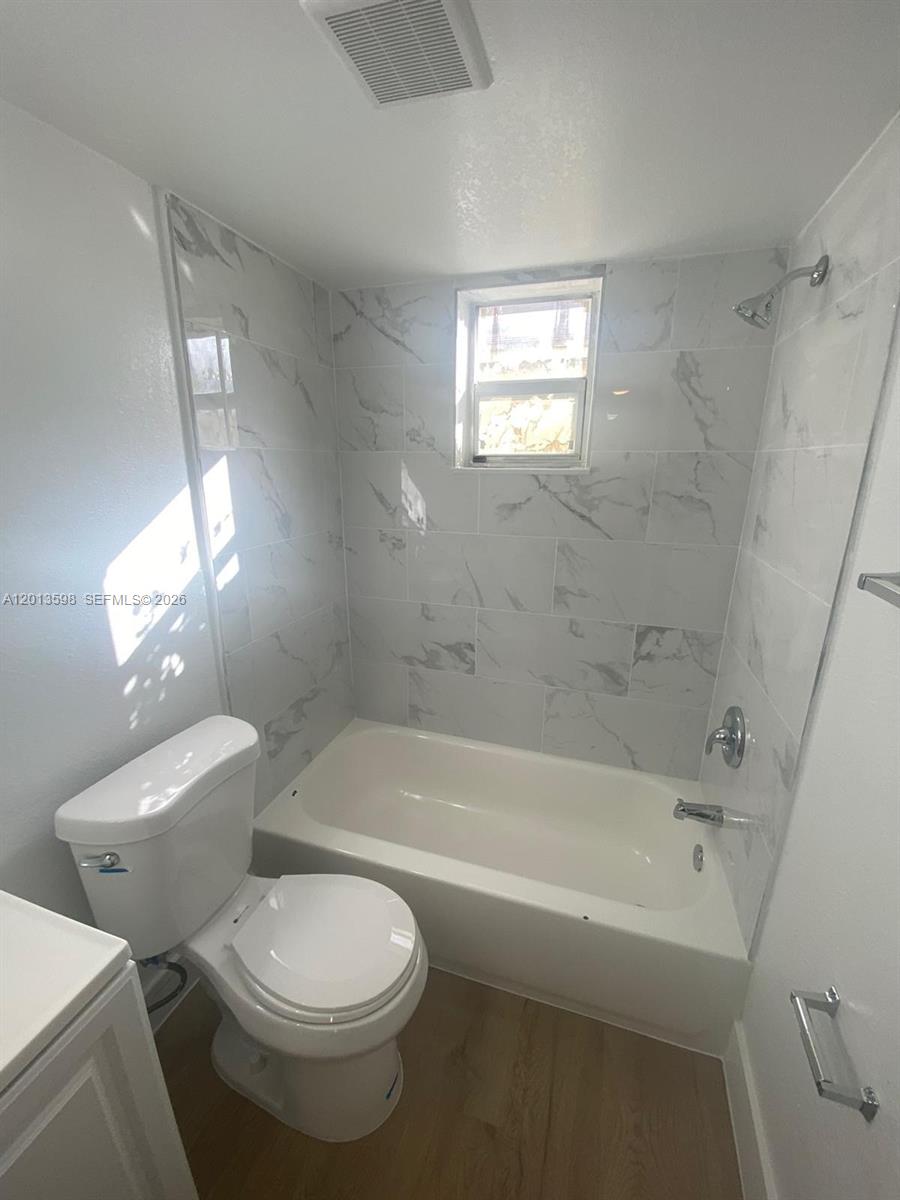 HOLLYWOOD PARK - Residential Lease