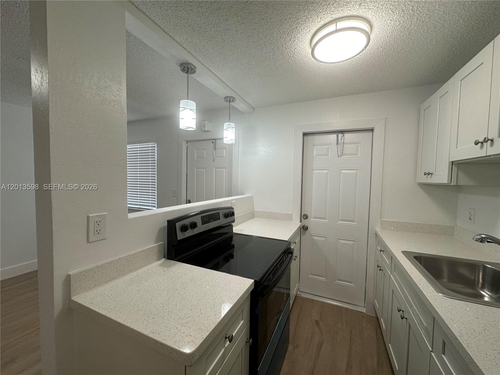HOLLYWOOD PARK - Residential Lease