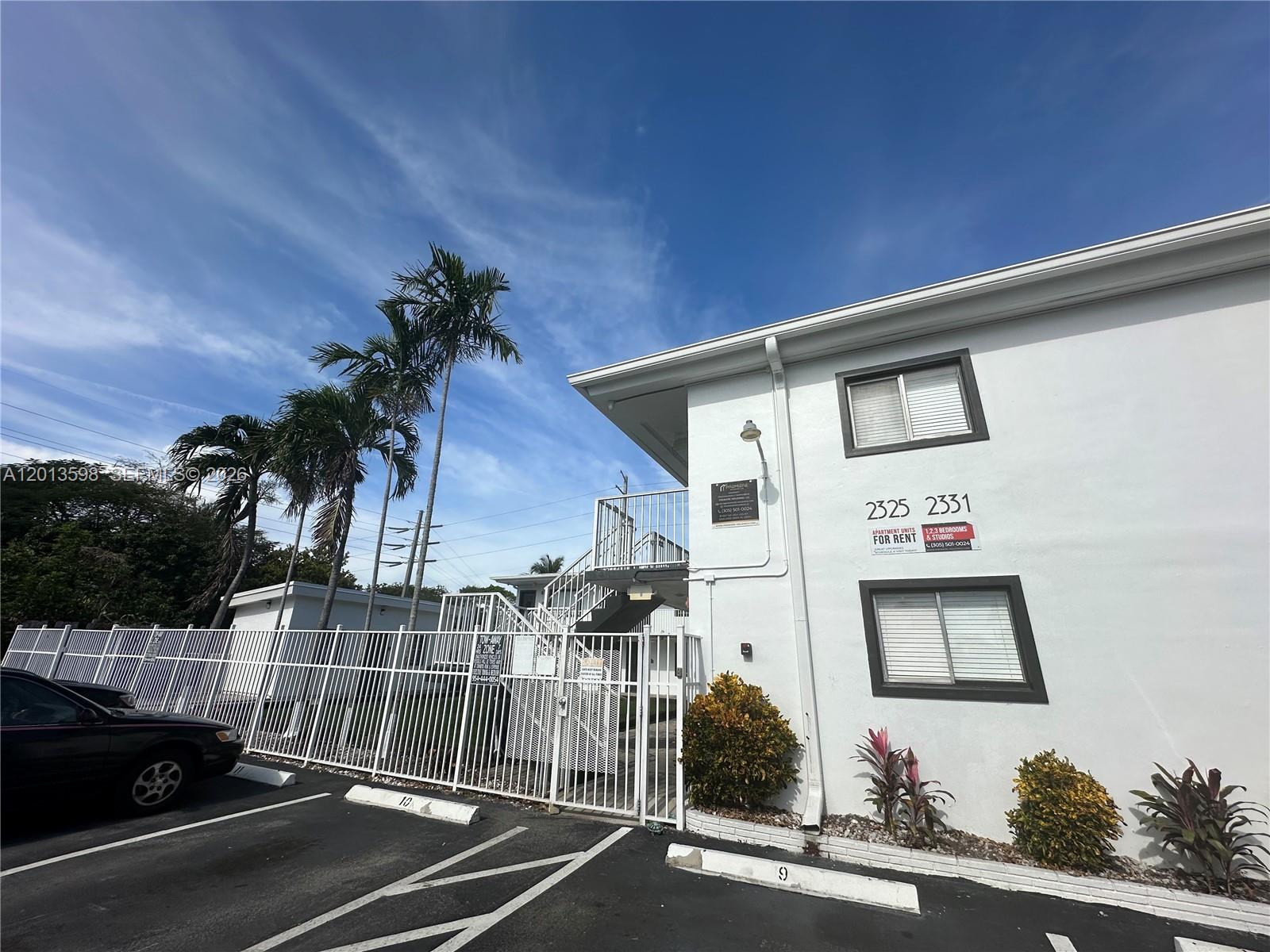 HOLLYWOOD PARK - Residential Lease