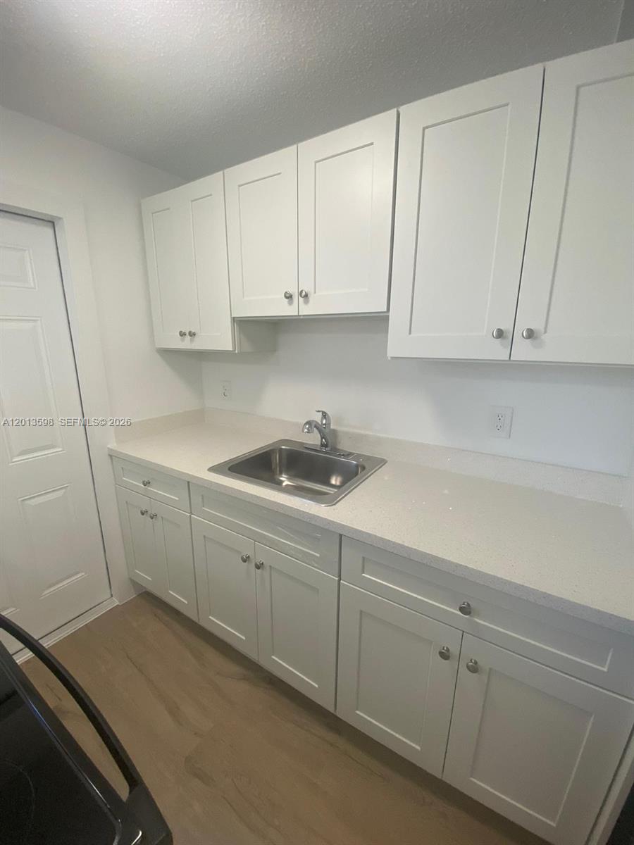 HOLLYWOOD PARK - Residential Lease