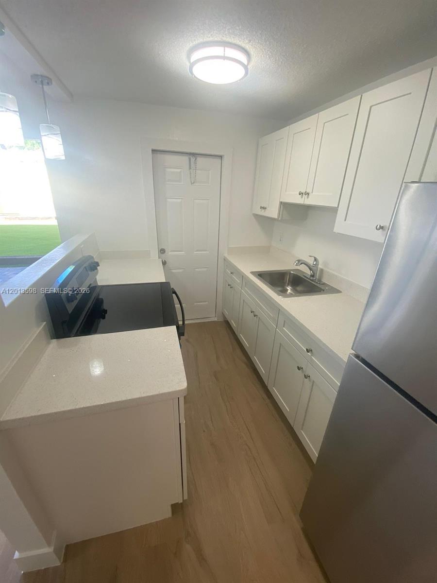 HOLLYWOOD PARK - Residential Lease