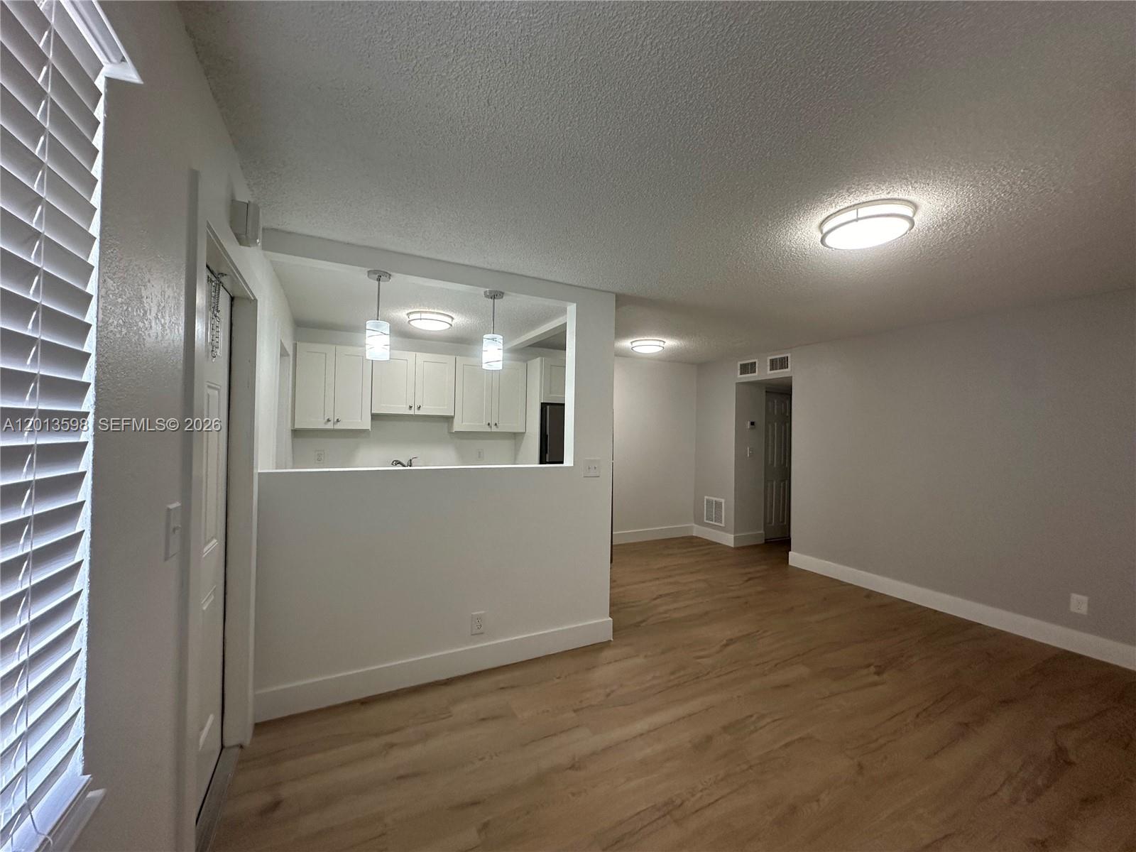 HOLLYWOOD PARK - Residential Lease