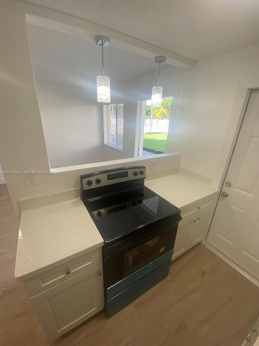 HOLLYWOOD PARK - Residential Lease