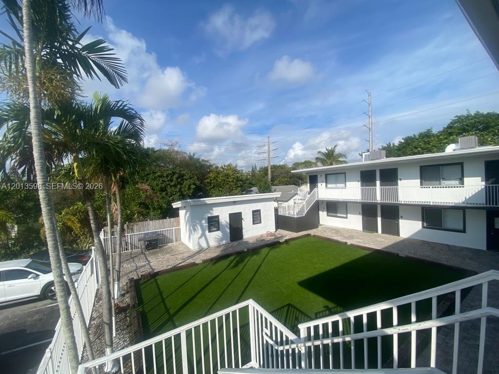 HOLLYWOOD PARK - Residential Lease