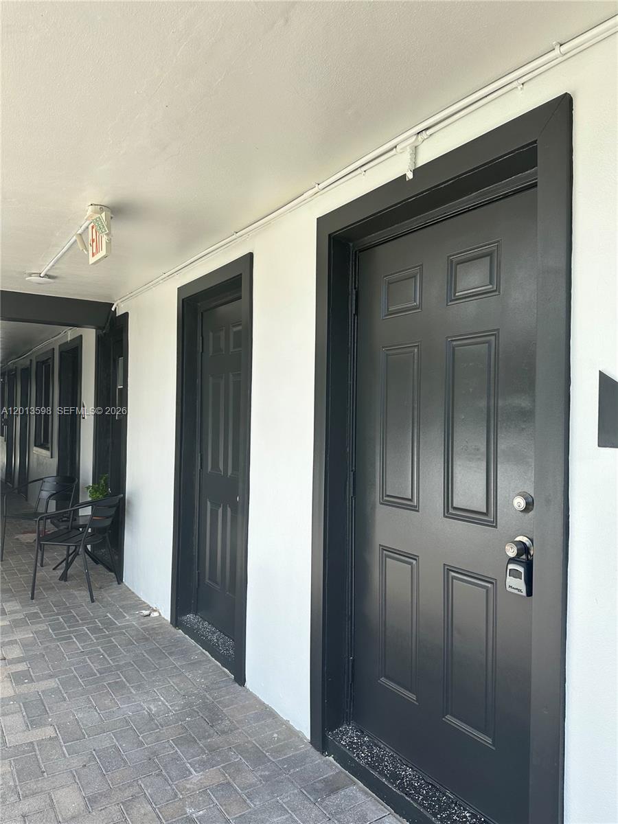 HOLLYWOOD PARK - Residential Lease