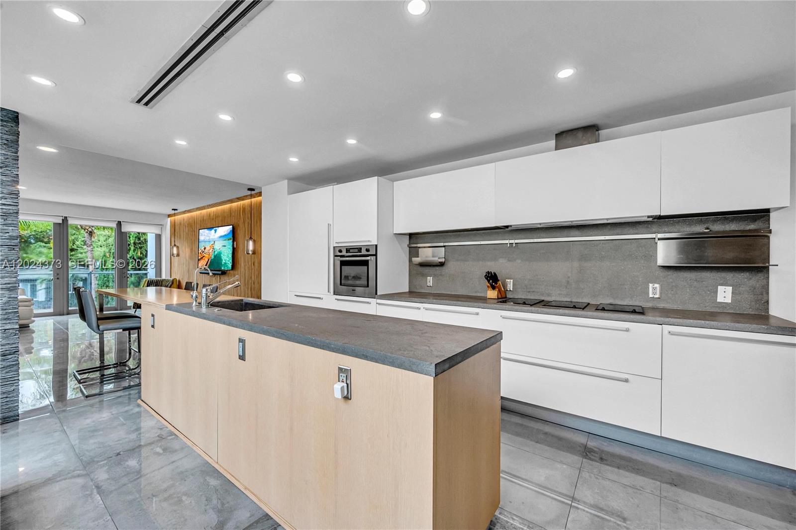 LAS OLAS PARK CORR PLAT - Residential Lease