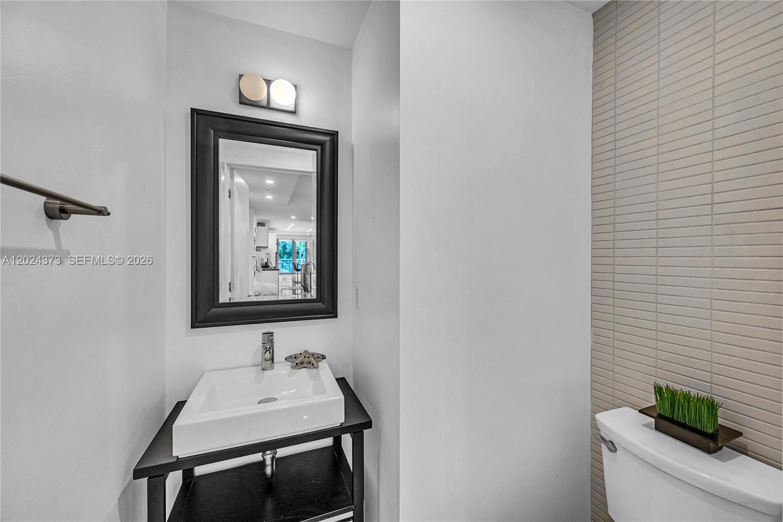 LAS OLAS PARK CORR PLAT - Residential Lease