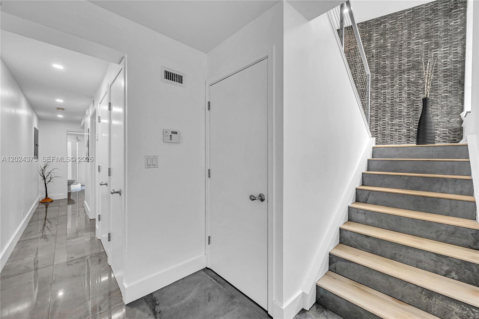 LAS OLAS PARK CORR PLAT - Residential Lease