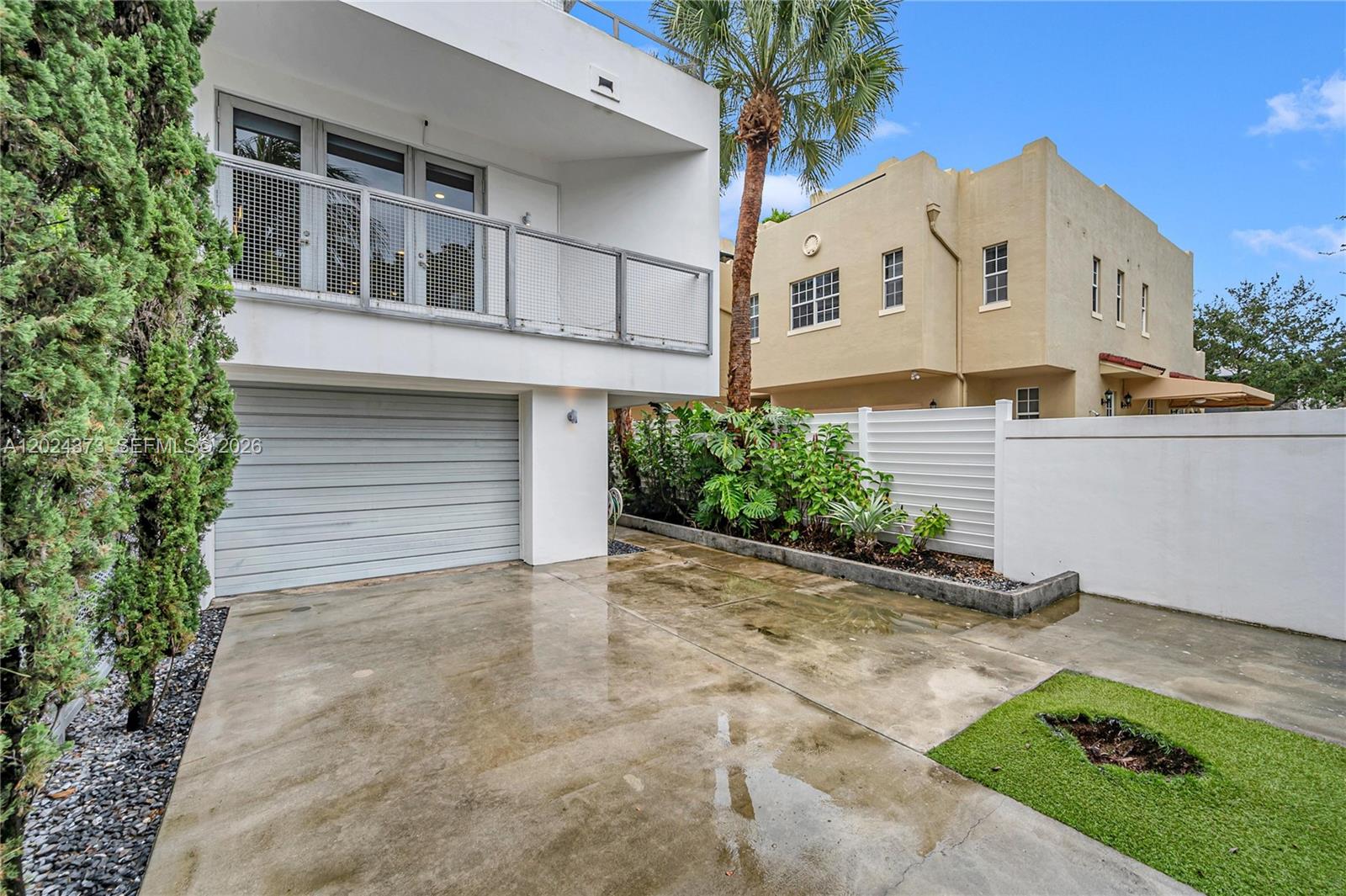 LAS OLAS PARK CORR PLAT - Residential Lease