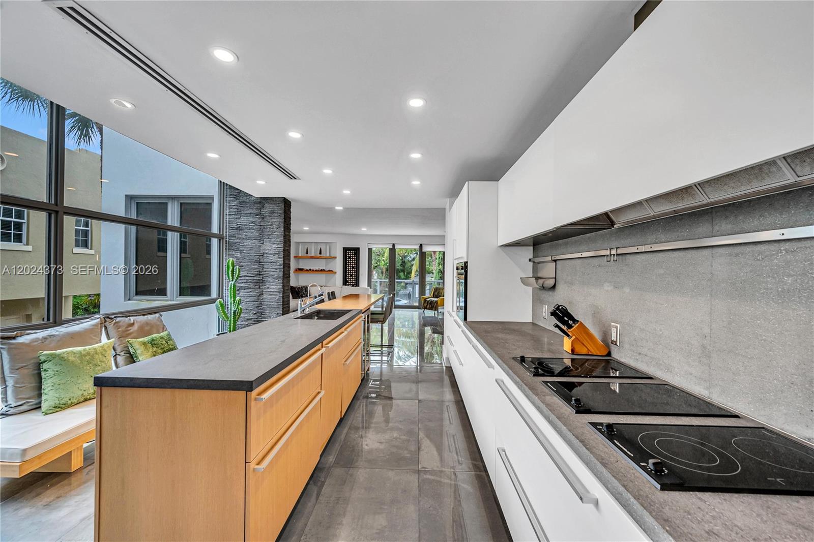 LAS OLAS PARK CORR PLAT - Residential Lease
