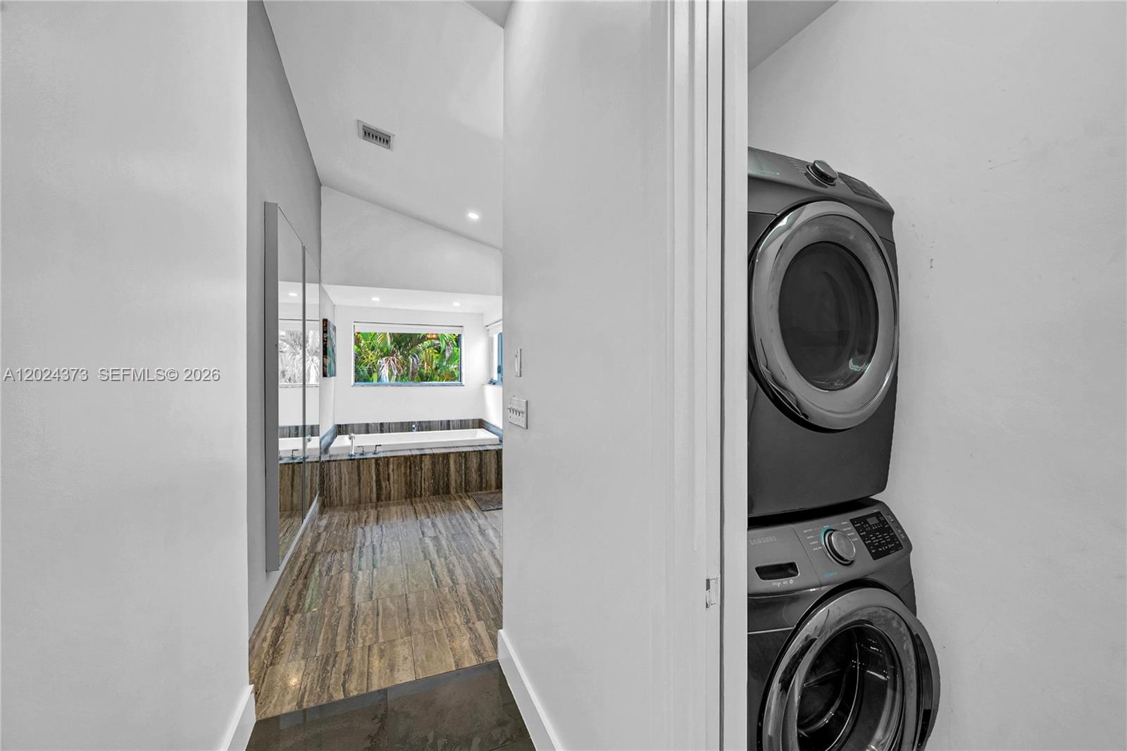 LAS OLAS PARK CORR PLAT - Residential Lease