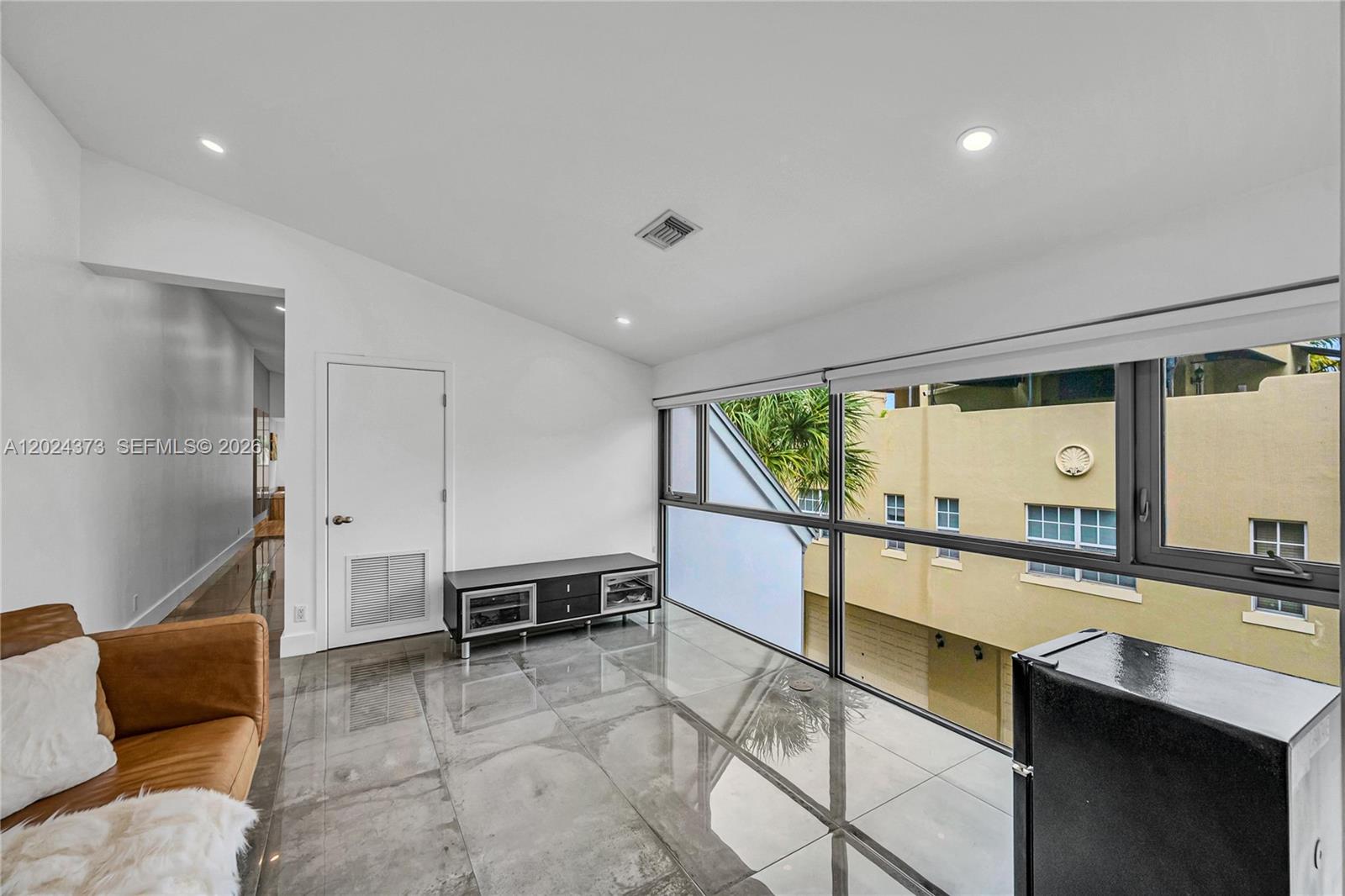 LAS OLAS PARK CORR PLAT - Residential Lease
