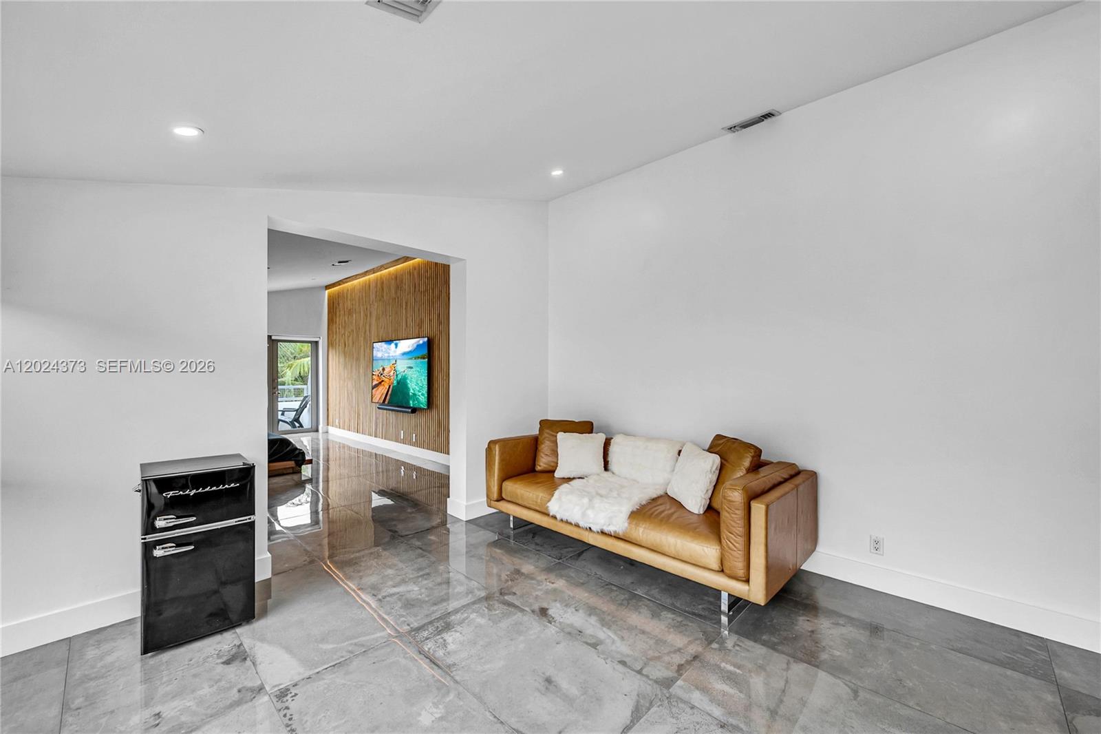 LAS OLAS PARK CORR PLAT - Residential Lease